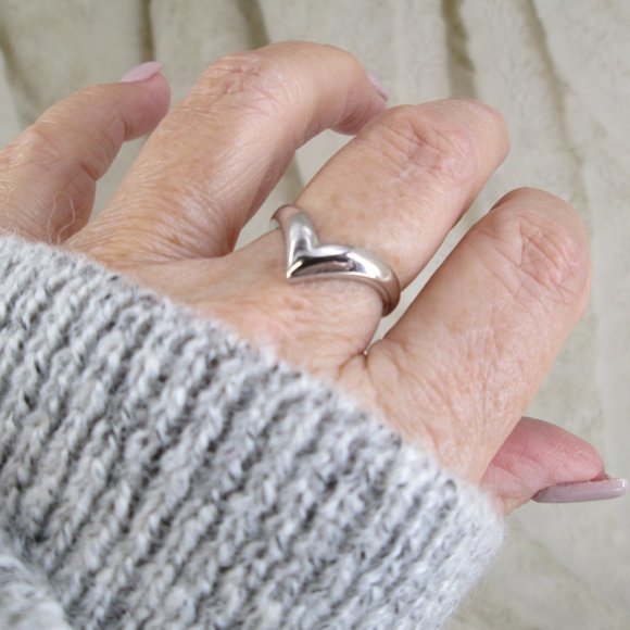 Chevron Ring, V Shape ring, 925 Sterling Silver Woman's Ring, 925 Stacking Ring - Picture 3 of 6